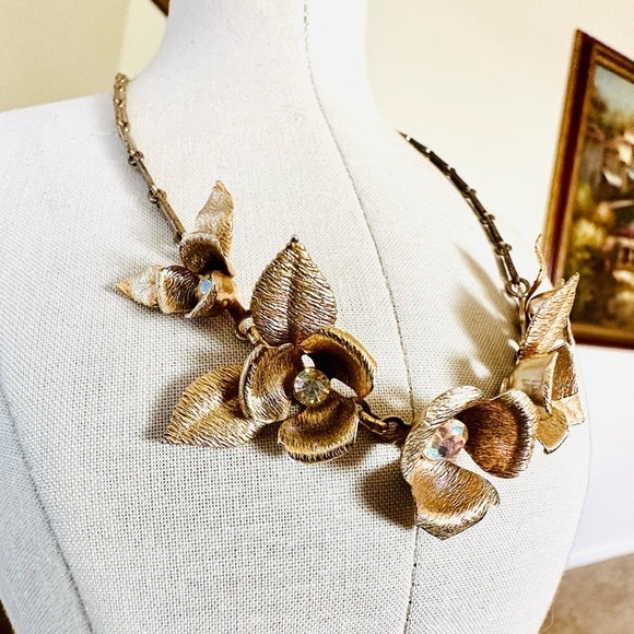 Vintage Deco Rhinestone Flower Statement Necklace - Picture 4 of 17